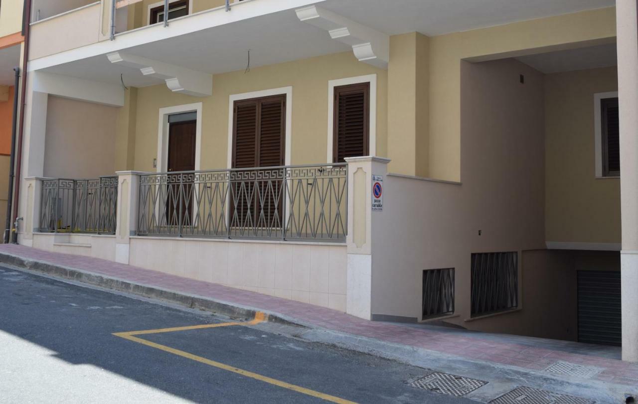 Casa Vacanze Lombardo Santa Teresa Di Riva Dış mekan fotoğraf